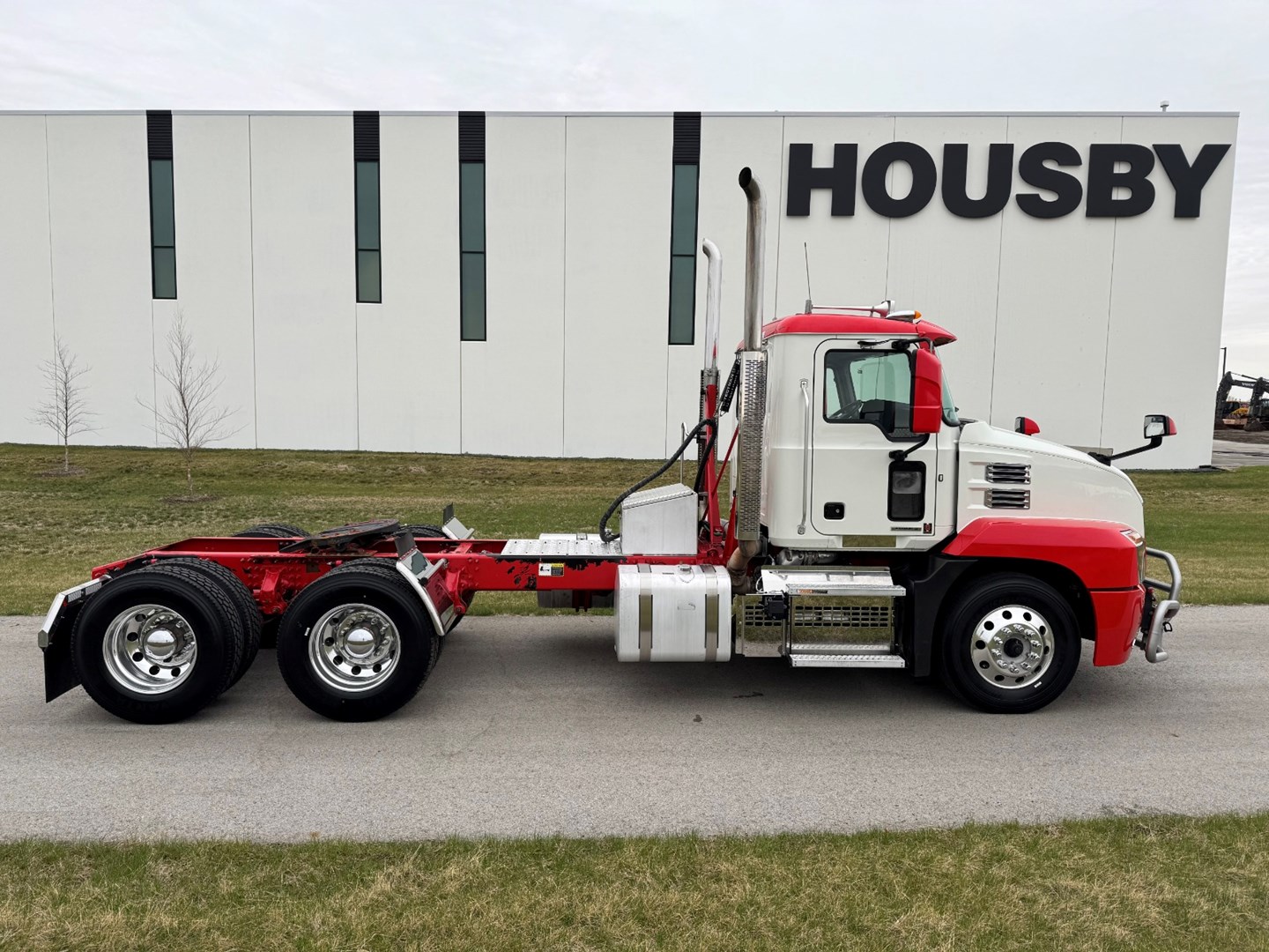 Used 2023 Mack Anthem Daycab - image 7